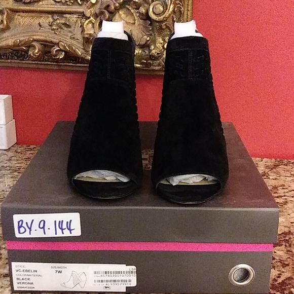 **0506 Vince Camuto Ebelin Bootie - Picture 2 of 8